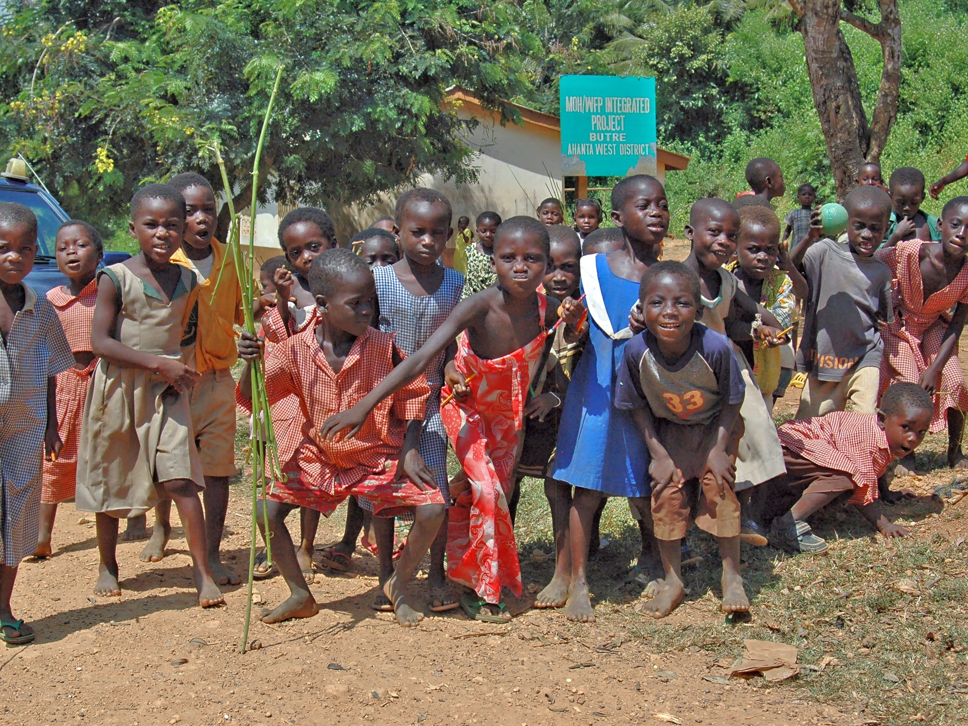 Ghana - Kids play at Western region (c) Remo Kurka